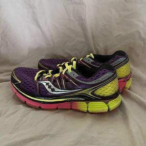 Saucony triumph running shoe